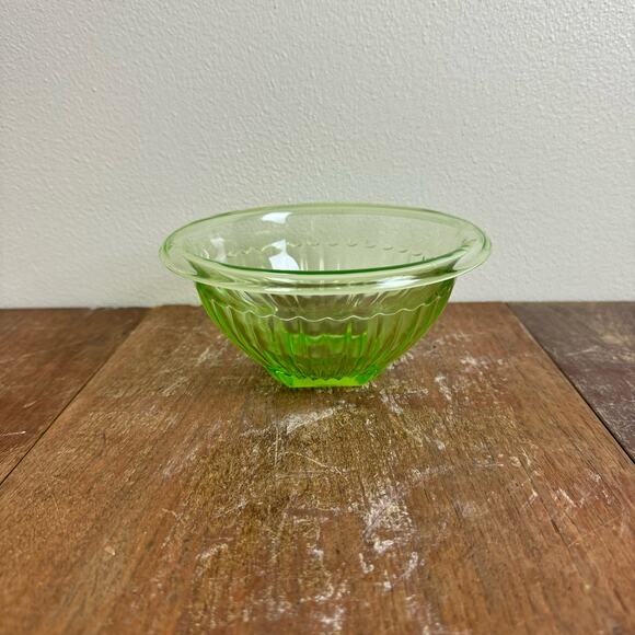 Vintage‎ Hazel Atlas Pillar Optic vaseline uranium depression glass bowl - Picture 1 of 10